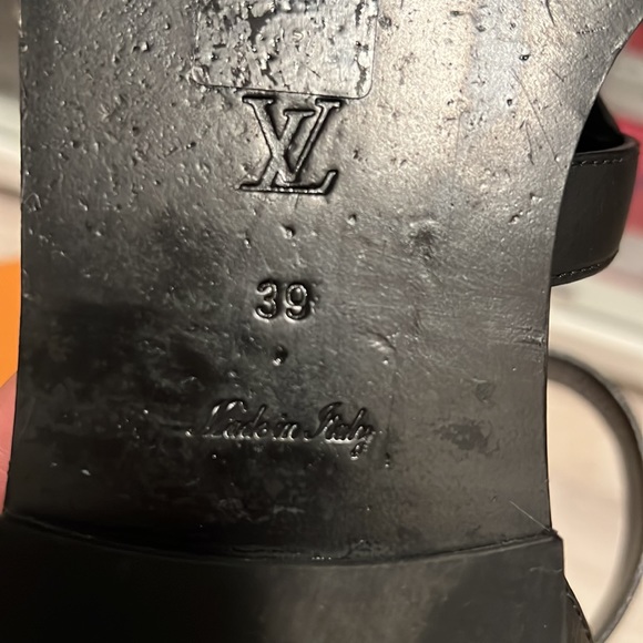 Louie Vuitton Sandals - Picture 6 of 10